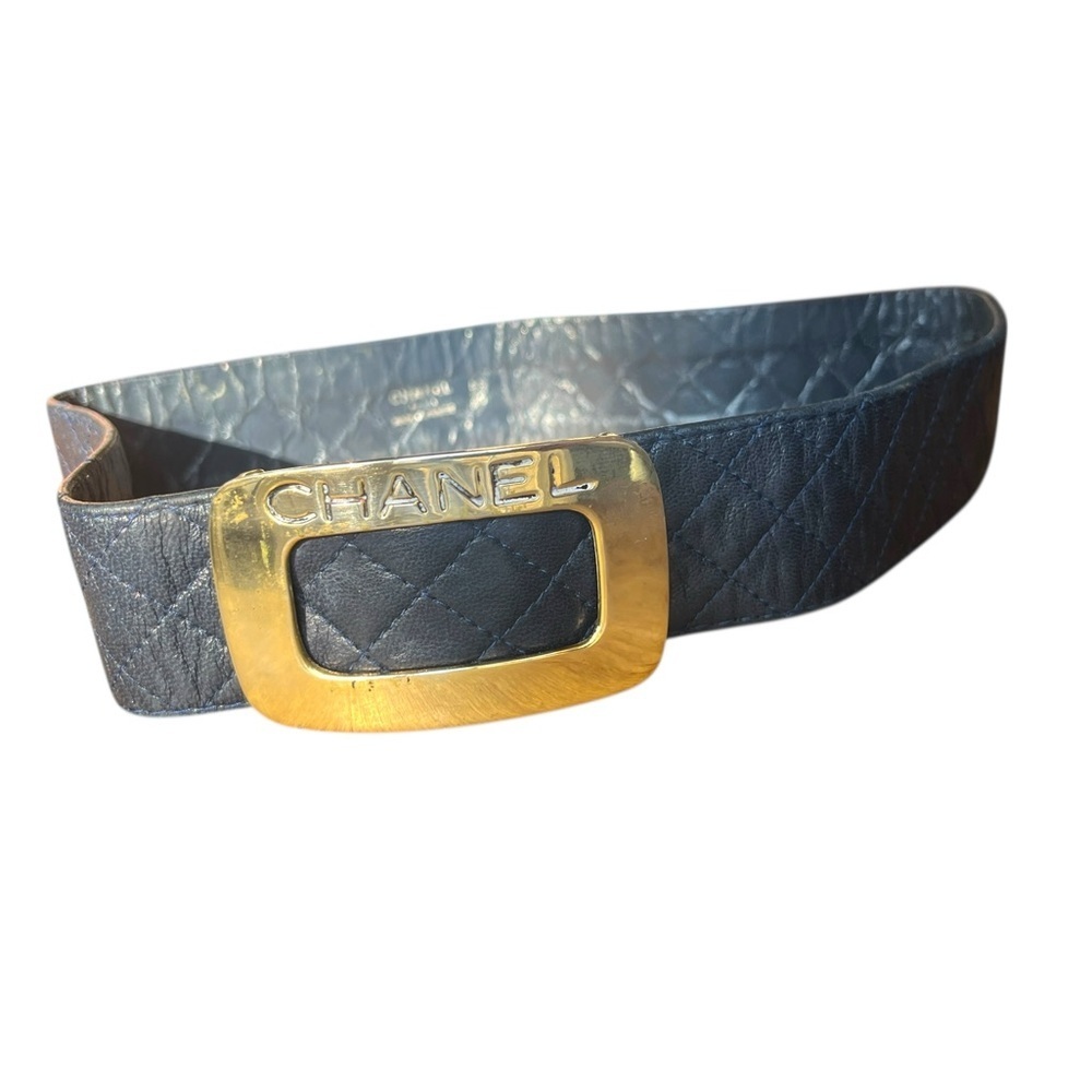 Vintage CHANEL Navy Quilted Leather Belt with Gold Buckle Sz 26 - Picture 1 of 8